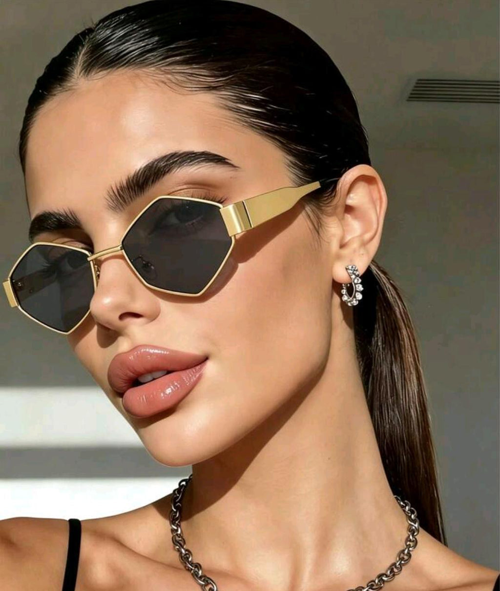 Retro Geometric Metal Frame Sunglasses for Women – Black UV Protection Fashion Eyewear